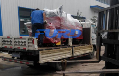 福瑞得機(jī)械座駕壓路機(jī)，路面開槽機(jī)成功裝車及時(shí)發(fā)貨