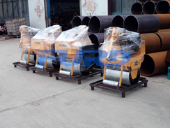福瑞得機(jī)械5臺(tái)壓路機(jī)，一臺(tái)混凝土整平機(jī)及時(shí)發(fā)貨