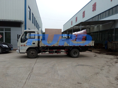 福瑞得機(jī)械瀝青灌縫機(jī)，手扶雙輪壓路機(jī)裝車成功及時(shí)發(fā)貨
